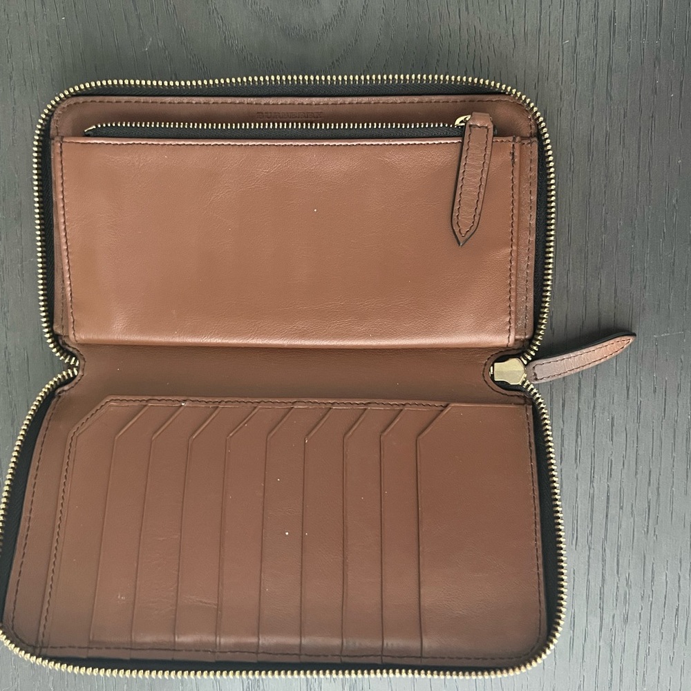 burberry brown leather zippered wallet - Picture 3 of 9